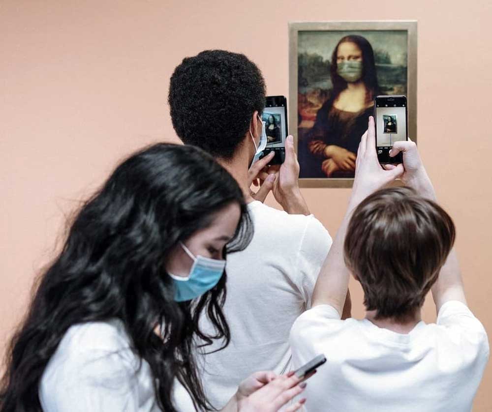 Face mask and Mona Lisa